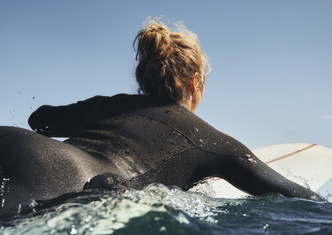H&M выпустили коллекцию купальников с женским серф-сообществом Women + Waves