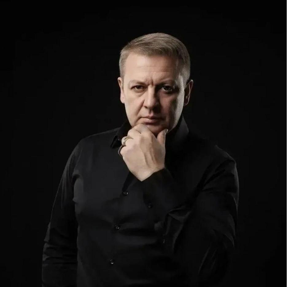 <p>Николай Иванов </p>
