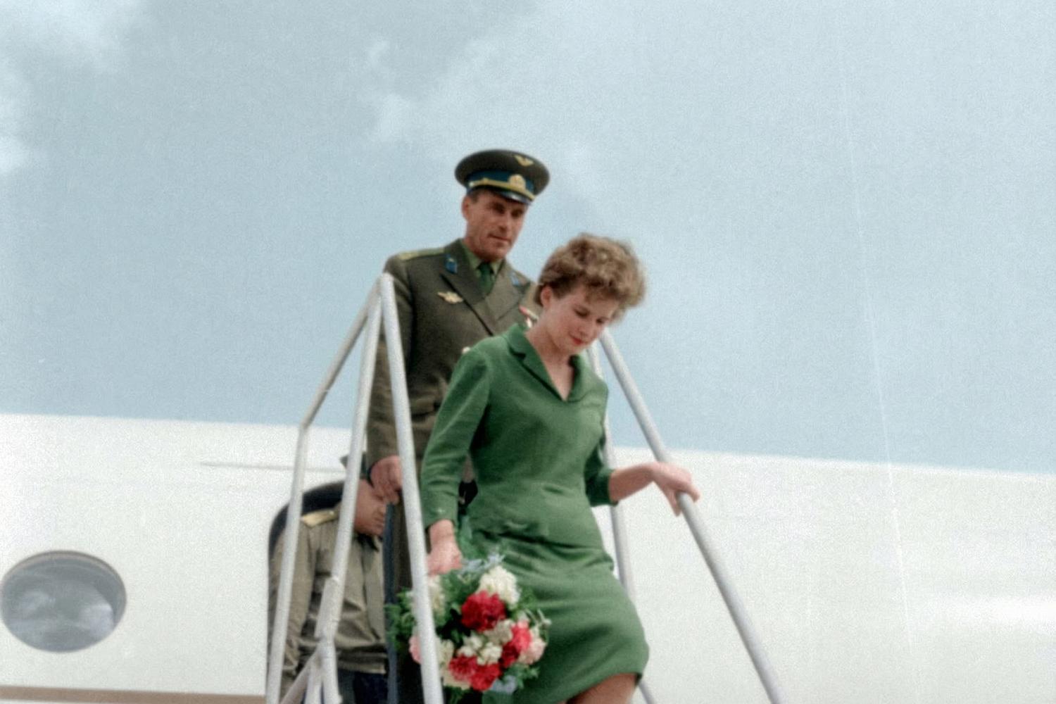 Июнь 1963-го, Куйбышевский аэродром. В наш город на отдых после полета доставили и первую женщину-космонавта Валентину Терешкову