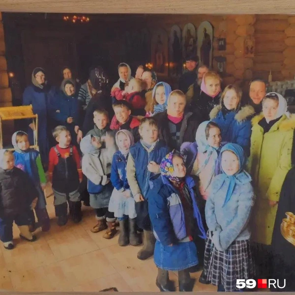 Маленькие воспитанники приюта на службе в храме | Источник: Личный архив Бориса Кицко