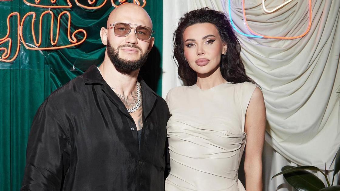 После развода с Самойловой Джиган закрутил роман с эффектной брюнеткой