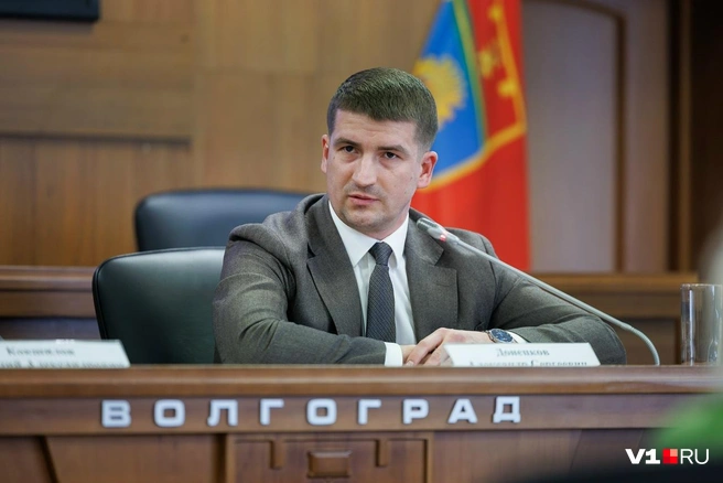 Глава МУ «Комдорстрой» заверил, что за дорогами следят круглосуточно | Источник: Алексей Волхонский / V1.RU