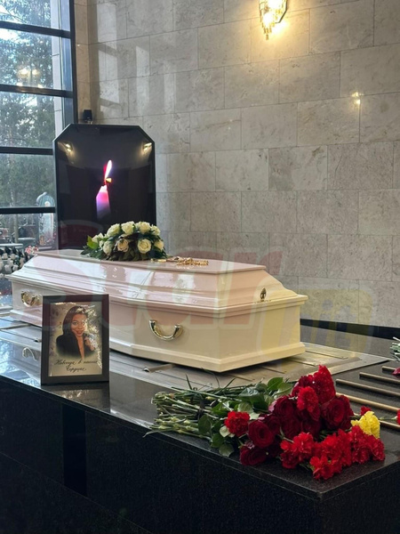 Родители Либерж Кпадону рыдали над закрытым гробом дочери, о смерти которой не знали больше месяца