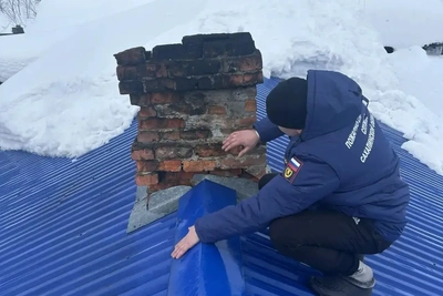 Пожарные инспектируют дома после подземных толчков