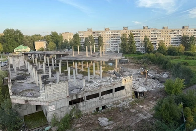 В Ярославле сносят заброшенный ТЦ
