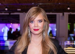 Алла Михеева купила родителям двухэтажную квартиру