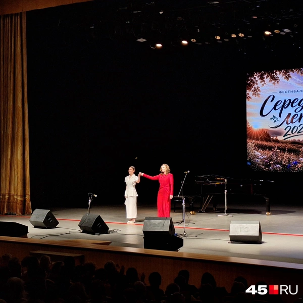 Оперной солистке из Петербурга Кристине Метелице аккомпанировала Анастасия Долгих | Источник: Александр Лисихин / 45.RU