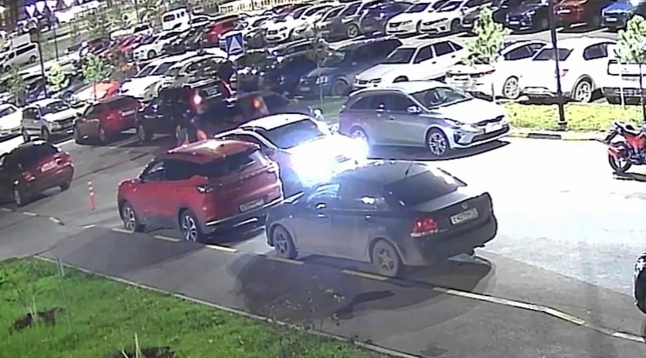 В восточной части Тюмени ночью была стрельба. Видео инцидента