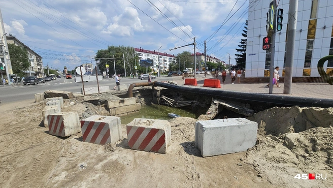 На Зорге, рядом со светофором | Источник: Дарья Никитченко / 45.RU