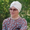 Ярко-розовый берет, лосины, клетчатый костюм: Татьяна Брухунова продолжает удивлять экстравагантными нарядами
