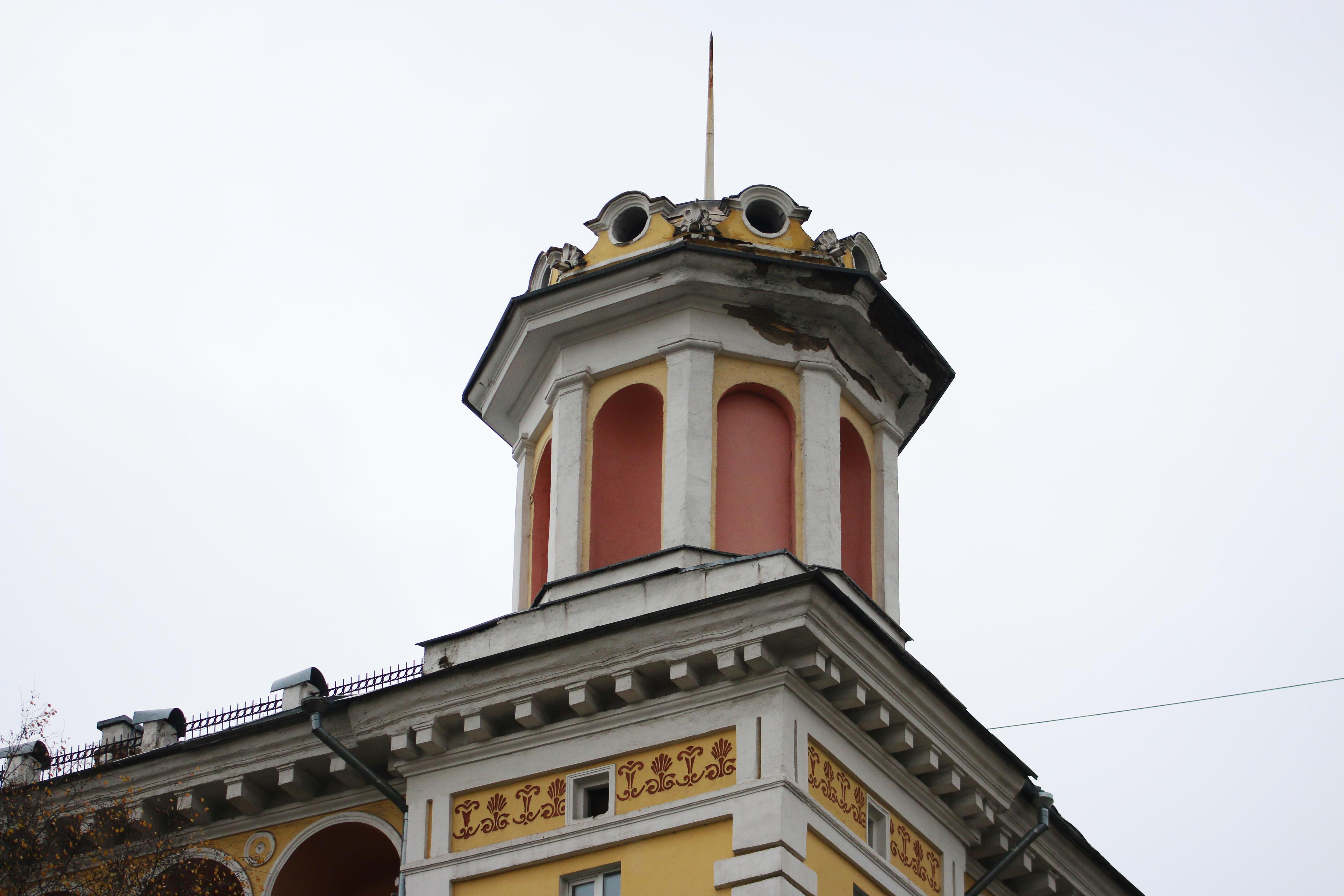 «Близнецам» на перекрестке улиц Кирова и 25 лет Октября в этом году исполнилось 75 лет | Источник: Игорь Епифанцев / NGS42.RU