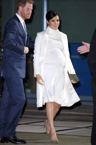 Фото №6 - Почему герцогиня Меган редко носит одежду для беременных