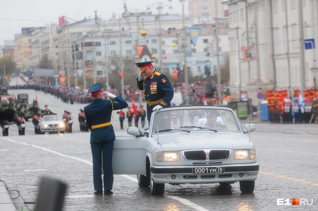 Пожалуй, самый сложный для автомобилистов день — 9 мая. Практически весь центр города будет закрыт на время парада Победы и других праздничных событий | Источник: Артем Устюжанин / E1.RU