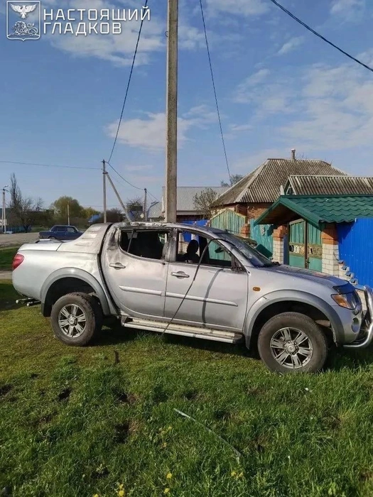 Гражданские машины в Белгородской области ВСУ атакуют регулярно. На фото — последствия одного из ударов 26 апреля | Источник: Вячеслав Гладков / max.ru
