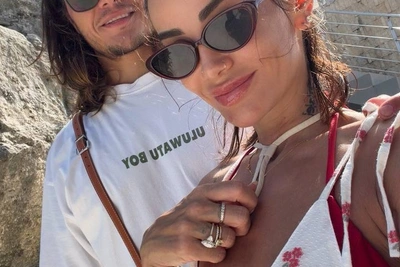 Айза рассказала о книге, которую помог издать муж