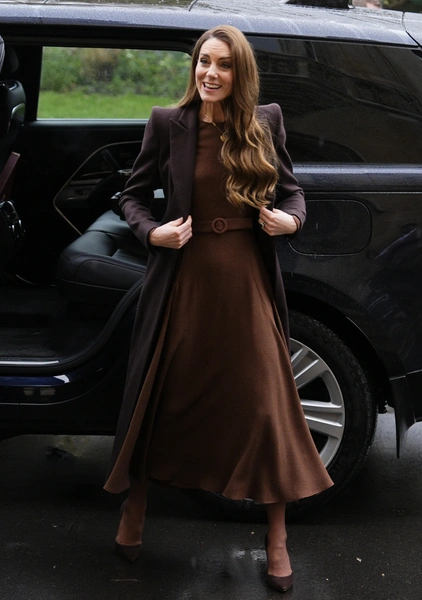 Снова нарушила протокол: Кейт Миддлтон приехала в лондонскую резиденцию в необычном образе | Источник: соцсети