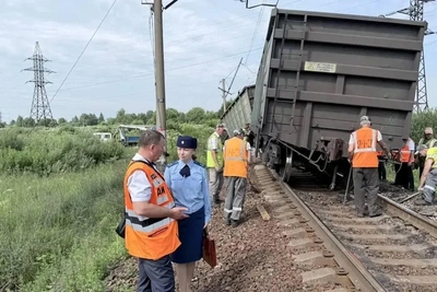 В Ярославле грузовой поезд сошел с рельсов