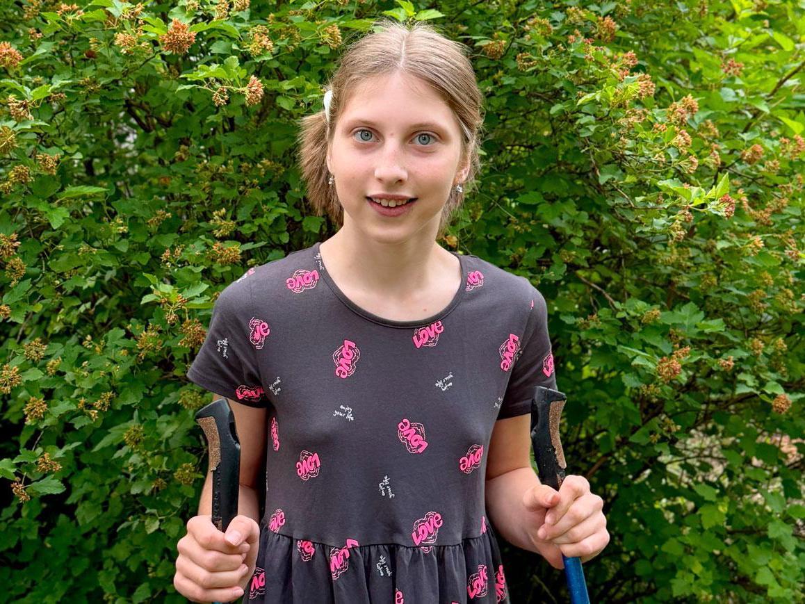 14-летней Тане требуется операция на суставе