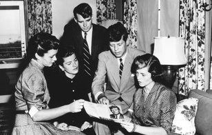 Жертвы проклятия семьи Кеннеди: 6 жутких трагедий знаменитого американского клана