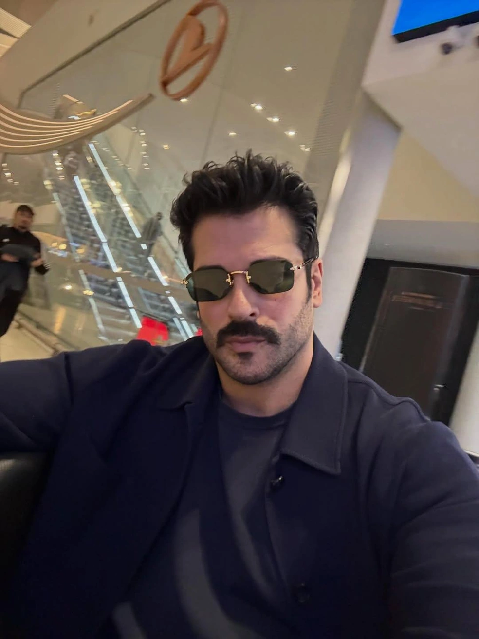 Харизма-бей! | Источник: burakozcivit / Instagram (экстремистская организация, деятельность запрещена на территории РФ)