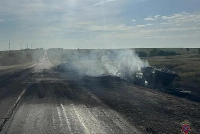 Под Волгоградом опрокинулся и загорелся бензовоз