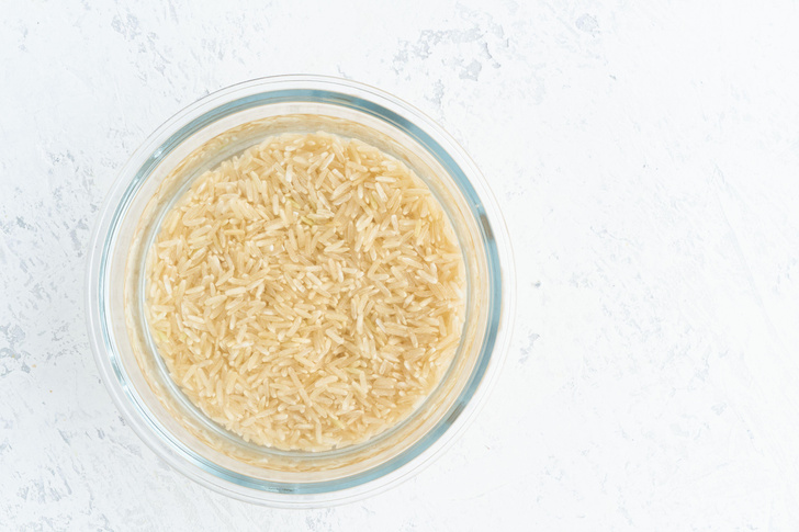 Рисовая вода для блеска: тренд из ТикТока, который точно вылечит ваши волосы