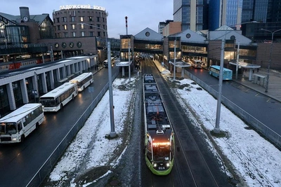 St. Petersburg speeds up buses and trams by separating them from cars