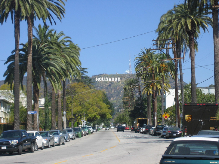 Как на склоне Лос-Анджелеса возник «HOLLYWOOD»: история самой знаменитой надписи Америки