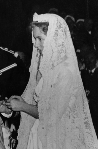 Фото №7 - Пять королевских невест, отказавшихся от тиары на свадьбе