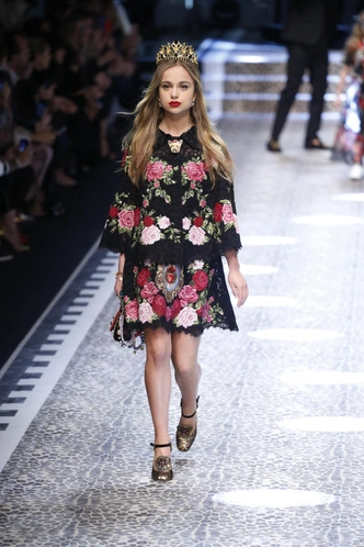 Леди Амелия Виндзор на показе Dolce&Gabbana, 2016 год.