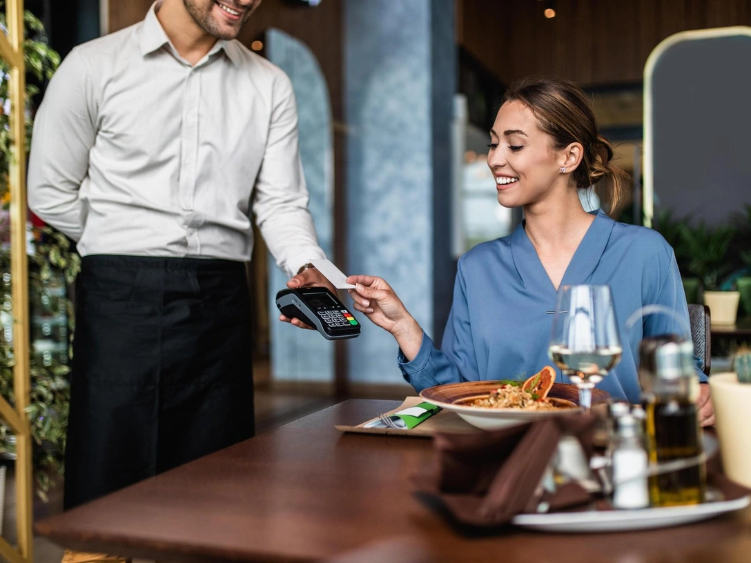 Вечные транжиры: 6 знаков Зодиака, которые не умеют обращаться с деньгами | marieclaire.ru