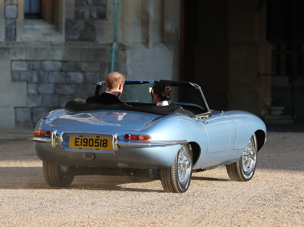 Гарри и Меган уезжают после свадьбы на вечерний прием во Фрогмор-хаус, 19 мая 2018 года | marieclaire.ru