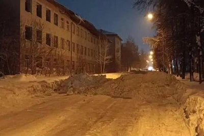 Traffic restricted in Novosibirsk due to building roof collapse threat