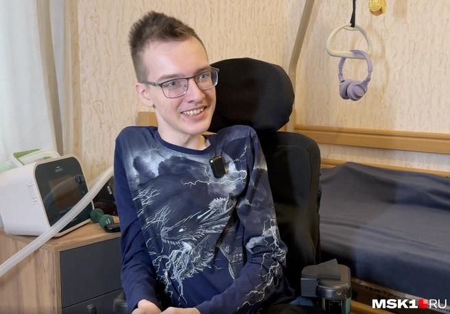 Влад, 19 лет, закончил колледж, занимается двумя видами спорта: боччей и футболом на колясках | Источник: Дмитрий Толстошеев / MSK1.RU