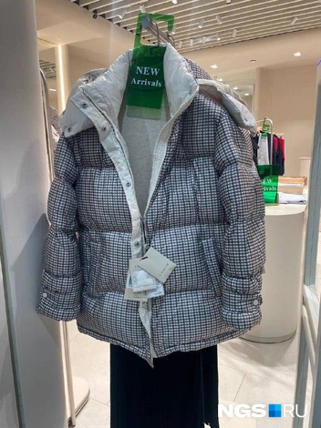 Пуховая куртка 29&nbsp;990 рублей | Источник: Алёна Золотухина / NGS.RU 