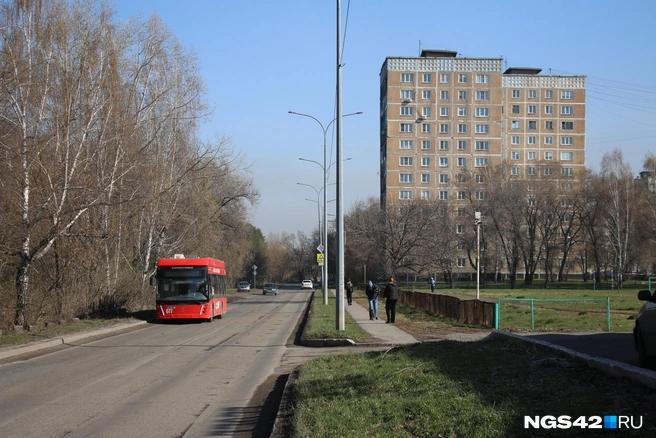 Через 13-й проходит по два автобусных и троллейбусных маршрута | Источник: Игорь Епифанцев / NGS42.RU