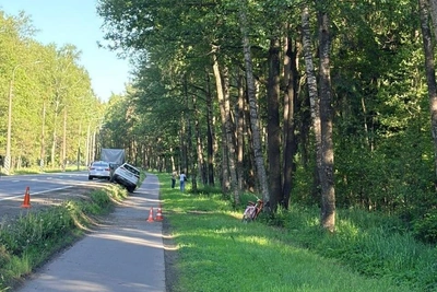 Машина насмерть сбила велосипедиста в Лисьем Носу
