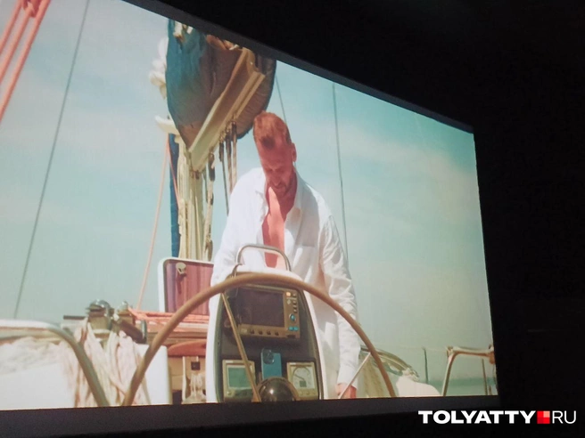 Яхта — все, что держит героя на плаву в самом прямом смысле | Источник: Юлия Дроглева