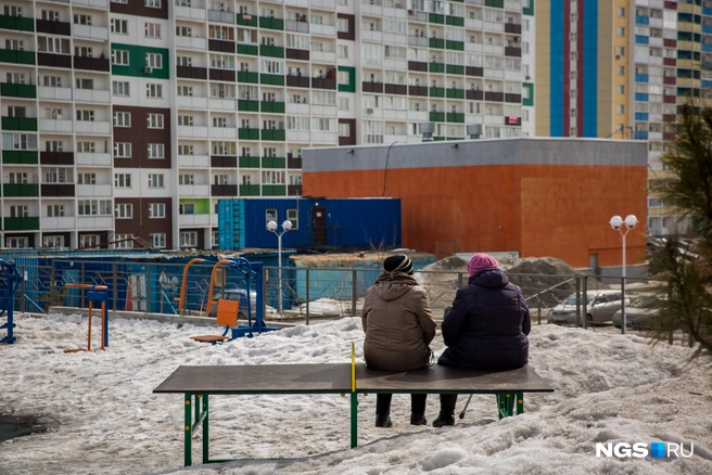 Современные новосибирские пенсионеры редко сидят на лавочках — стремятся работать | Источник: Александр Ощепков / NGS.RU