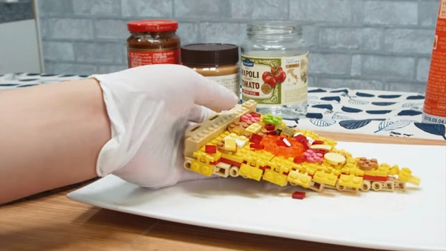 Видеоблогер снял больше трех тысяч фотографий ради вирусного видео про готовку пиццы из LEGO