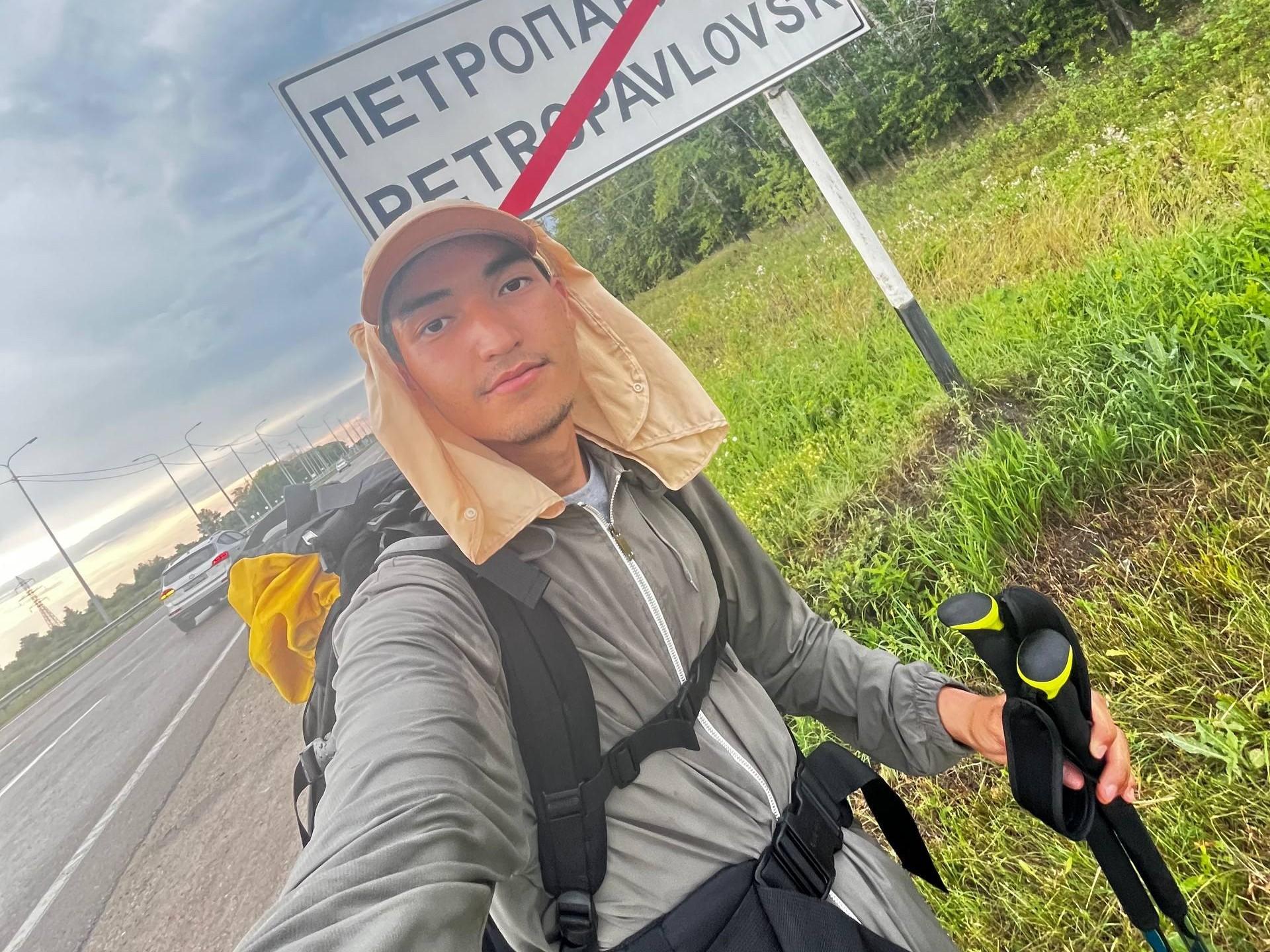 «Я не привык так далеко идти»: житель Казахстана дошел пешком из Астаны в Казань