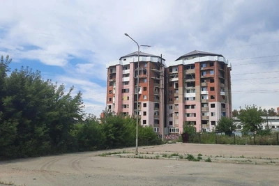 Два недостроя на Дыбовского расселили