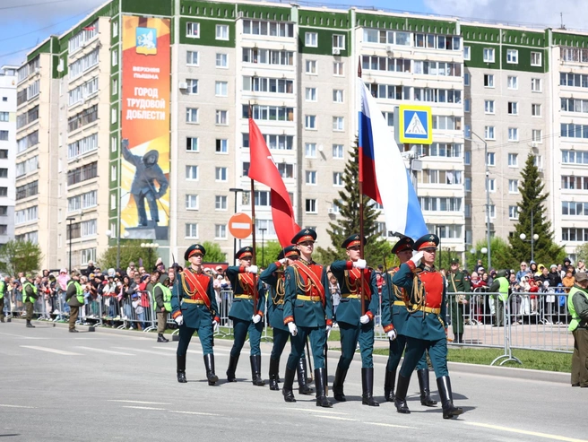 Ежегодно в городе проводят собственный Парад Победы | Источник: Владислав Лоншаков / E1.RU