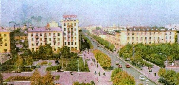 А такой почти полвека тому назад была осенняя улица Республики | Источник: Тюмень (старые фото) / Vk.com