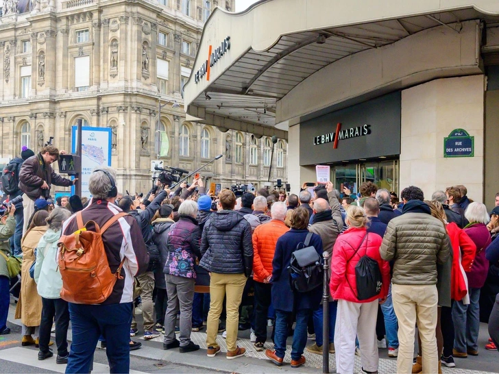 Shein открыл первый оффлайн-магазин в Париже. Горожане вышли на протесты