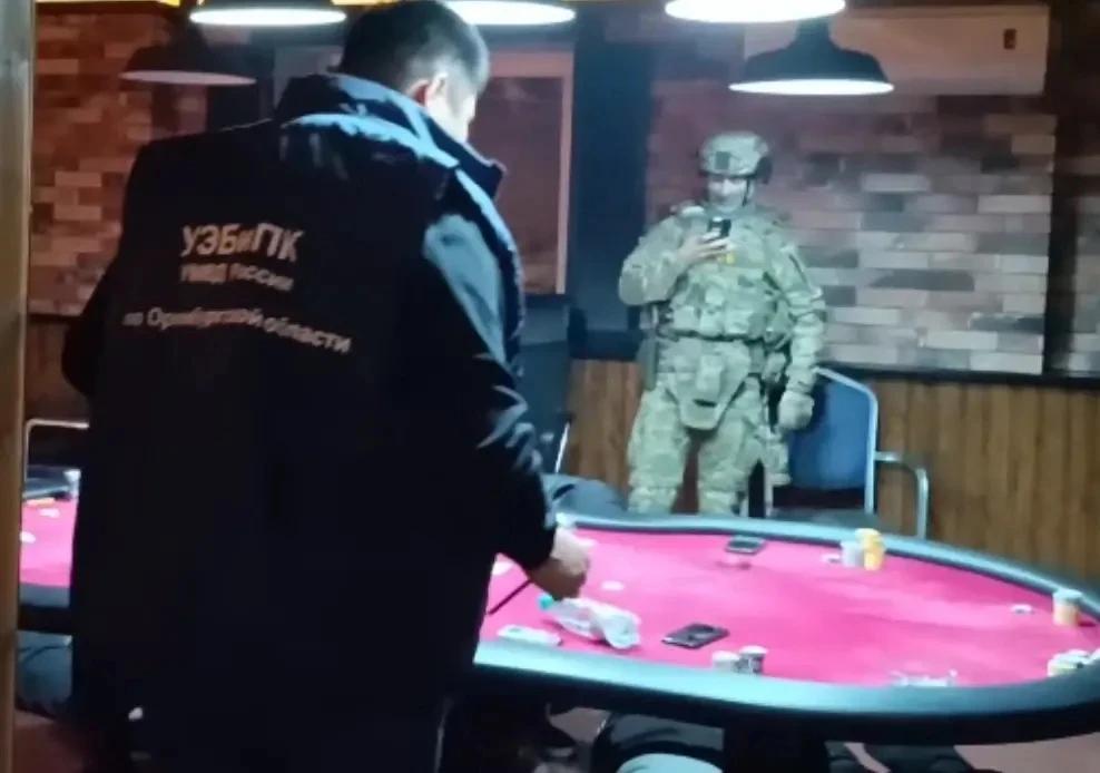 «Маски-шоу» в Оренбурге: силовики «накрыли» сеть подпольных казино — что известно