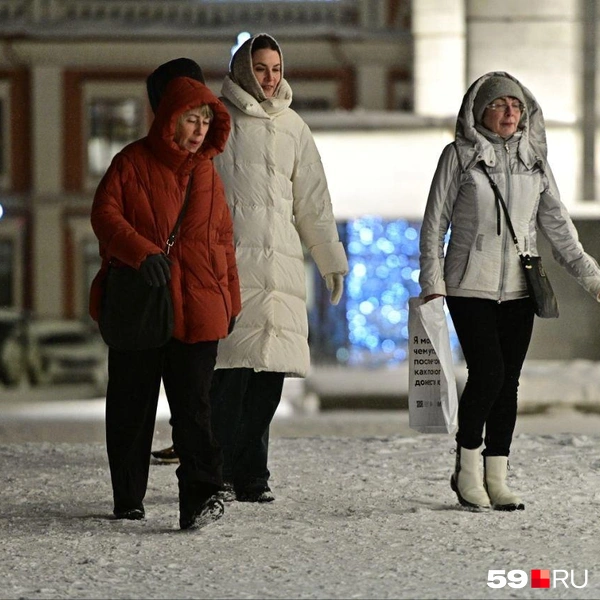 Эти дамы оделись потеплее | Источник: Василина Любимова / 59.RU