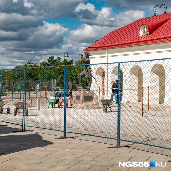 Заборы буквально повсюду | Источник: Кирилл Башинский / NGS55.RU