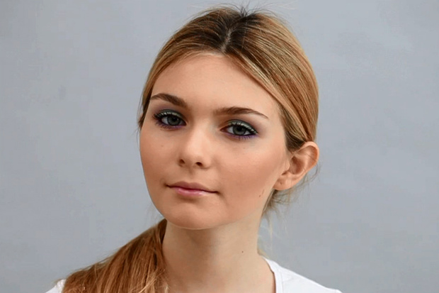 Фото №1 - Beauty-уроки Elle Girl: Как сделать макияж цветными тенями