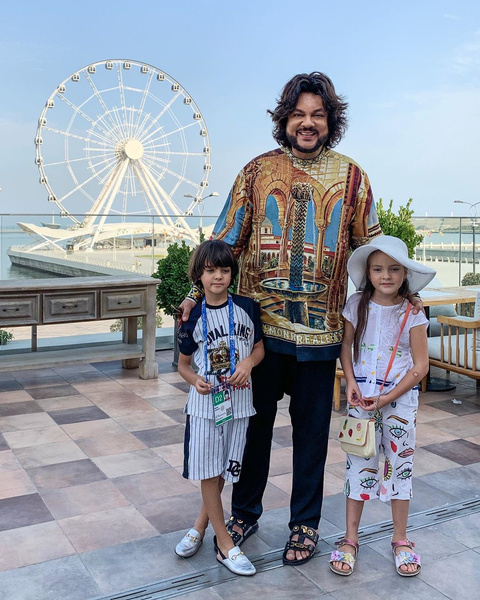 «Уважительная причина»: Киркорова с детьми не выпустили из ОАЭ из-за ПЦР-теста